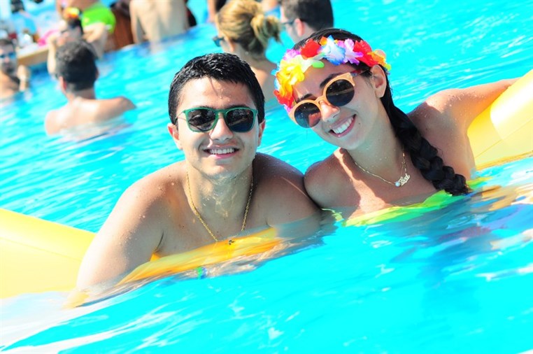 Cyan Sunday Club Lets Carnival